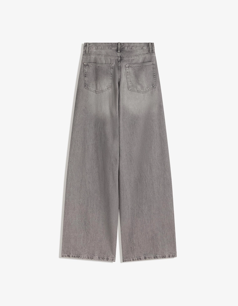 Джинсы с широкими штанинами и низкой посадкой