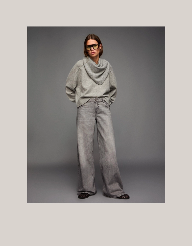 Джинсы с широкими штанинами и низкой посадкой