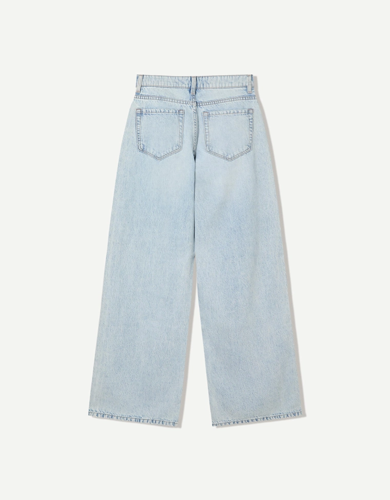 Джинсы с широкими штанинами