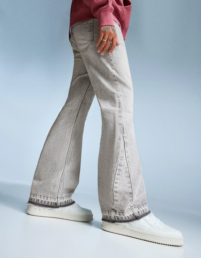 Расклешенные джинсы прямого кроя