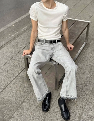 Расклешенные джинсы прямого кроя- Заказать в России