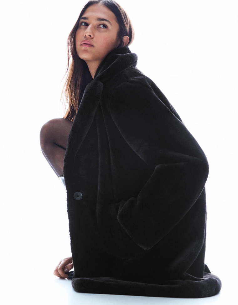 Пальто из искусственного меха