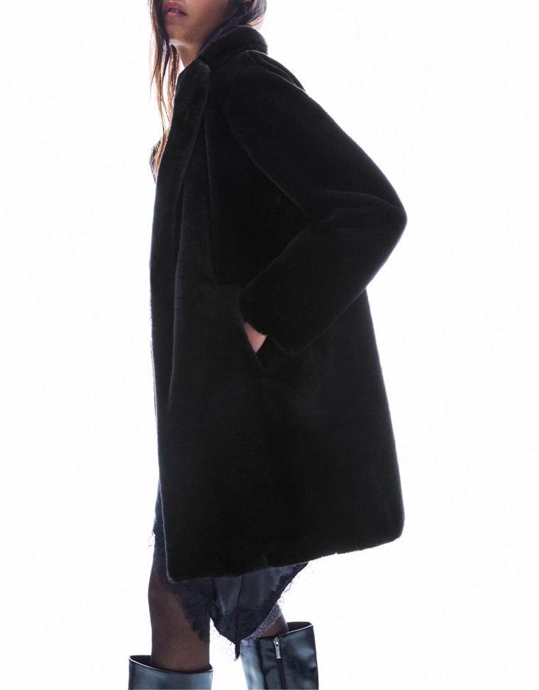 Пальто из искусственного меха