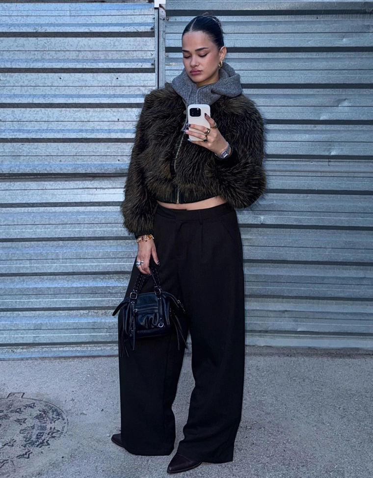 Брюки объемного кроя из двухслойной ткани