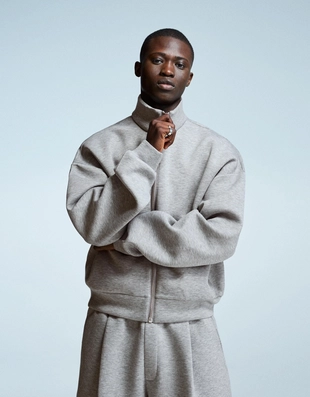 Брюки из высокотехнологичной ткани с защипами- Заказать в России