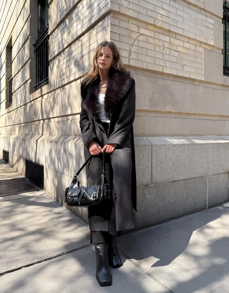 Пальто со съемным воротником из искусственного меха