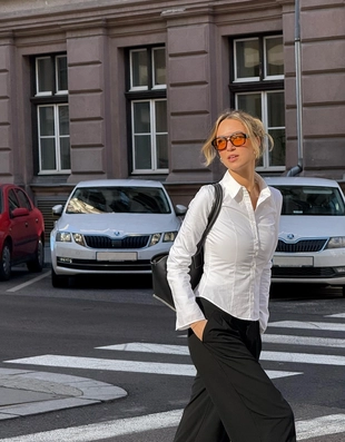 Рубашка облегающего кроя с расклешенными рукавами- Заказать в России