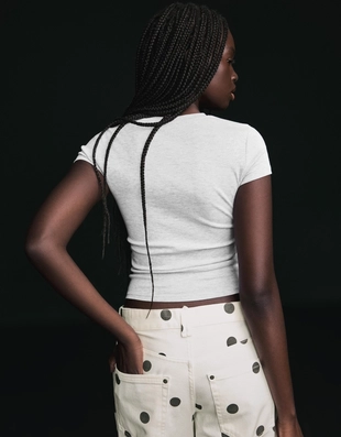 Футболка с круглым вырезом и короткими рукавами- Заказать в России