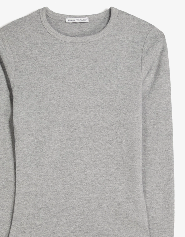 Топ с длинными рукавами