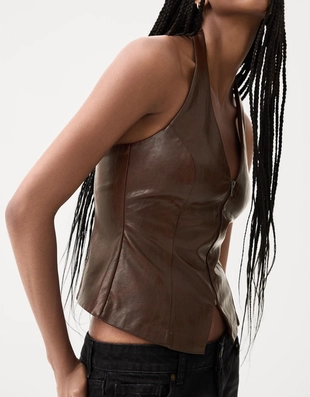 Топ из искусственной кожи с горловиной халтер и молнией- Заказать в России