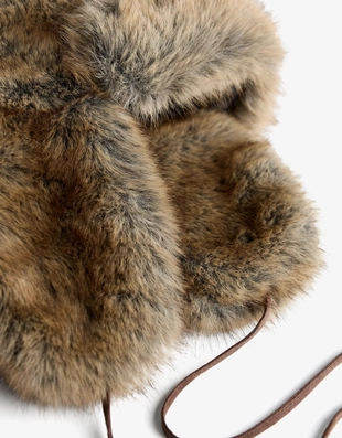 Шапка из искусственного меха- Заказать в России