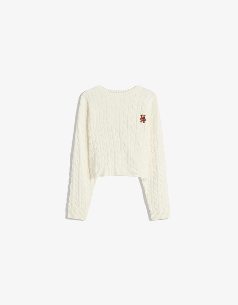 Свитер с узором косы и вышивкой