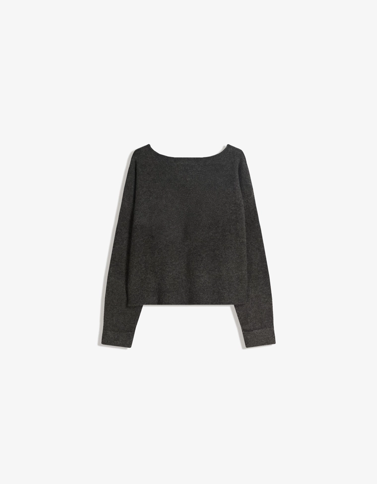 Свитер с V-образным вырезом и мягким прикосновением