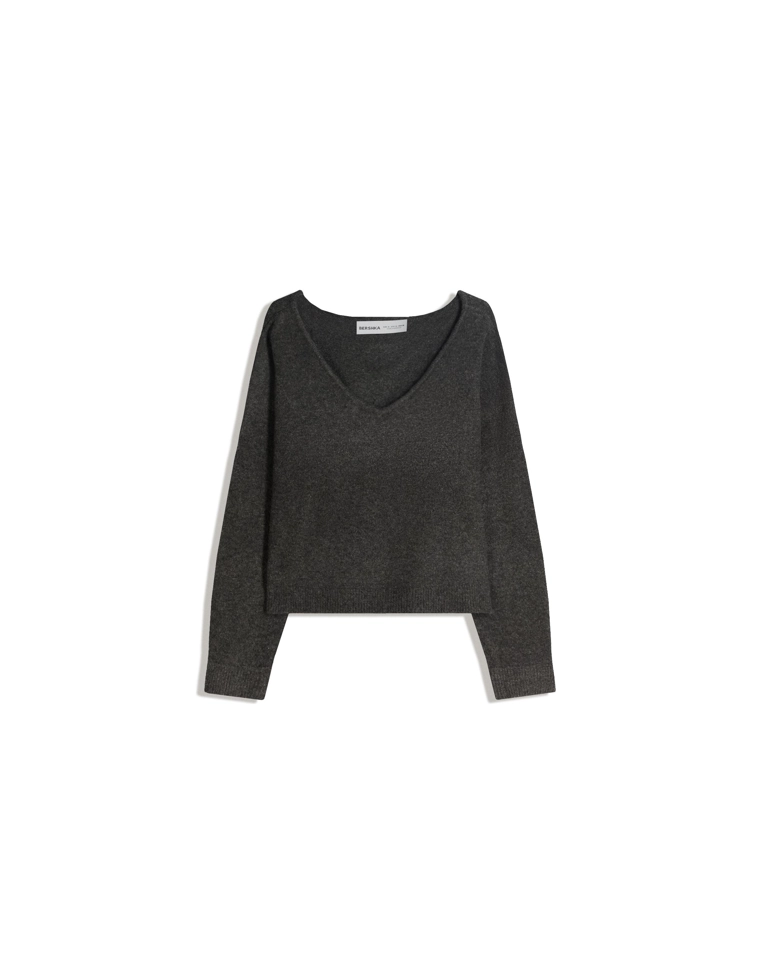 Свитер с V-образным вырезом и мягким прикосновением