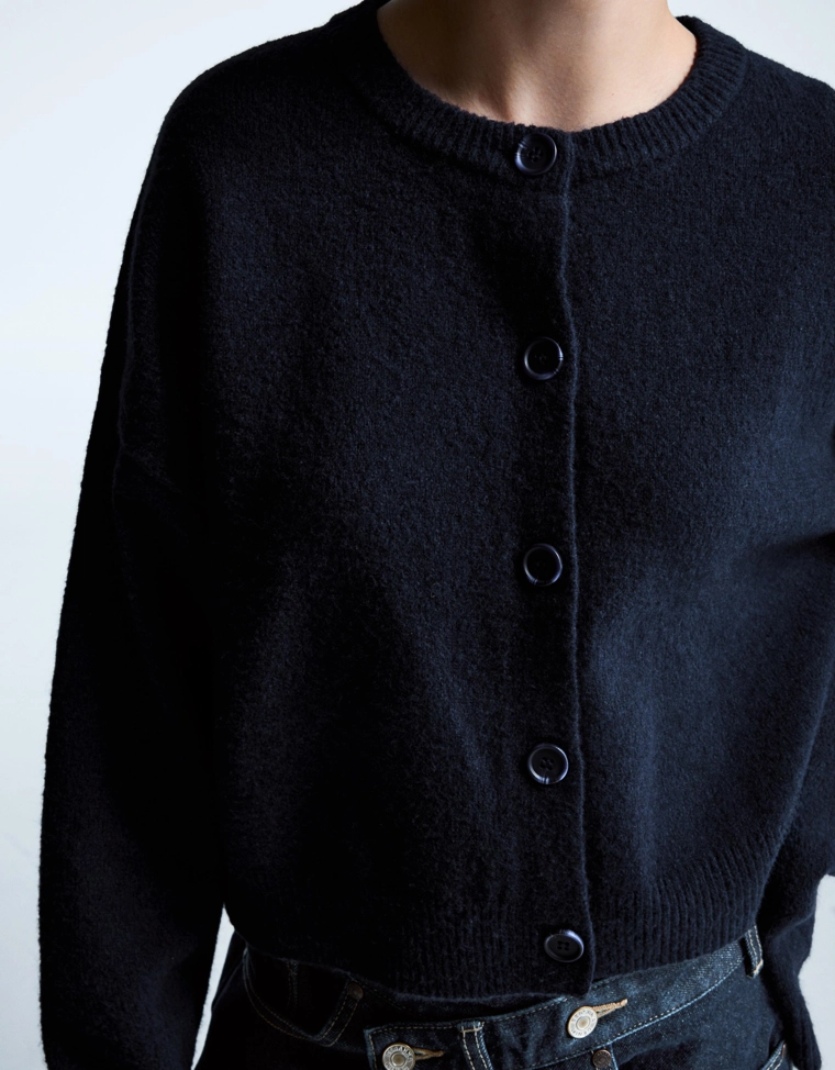 Кардиган на пуговицах из мягкой ткани