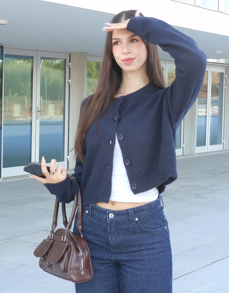 Кардиган на пуговицах из мягкой ткани