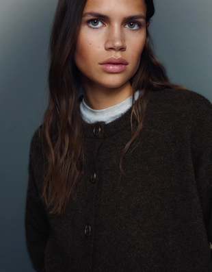 Кардиган на пуговицах из мягкой ткани- Заказать в России