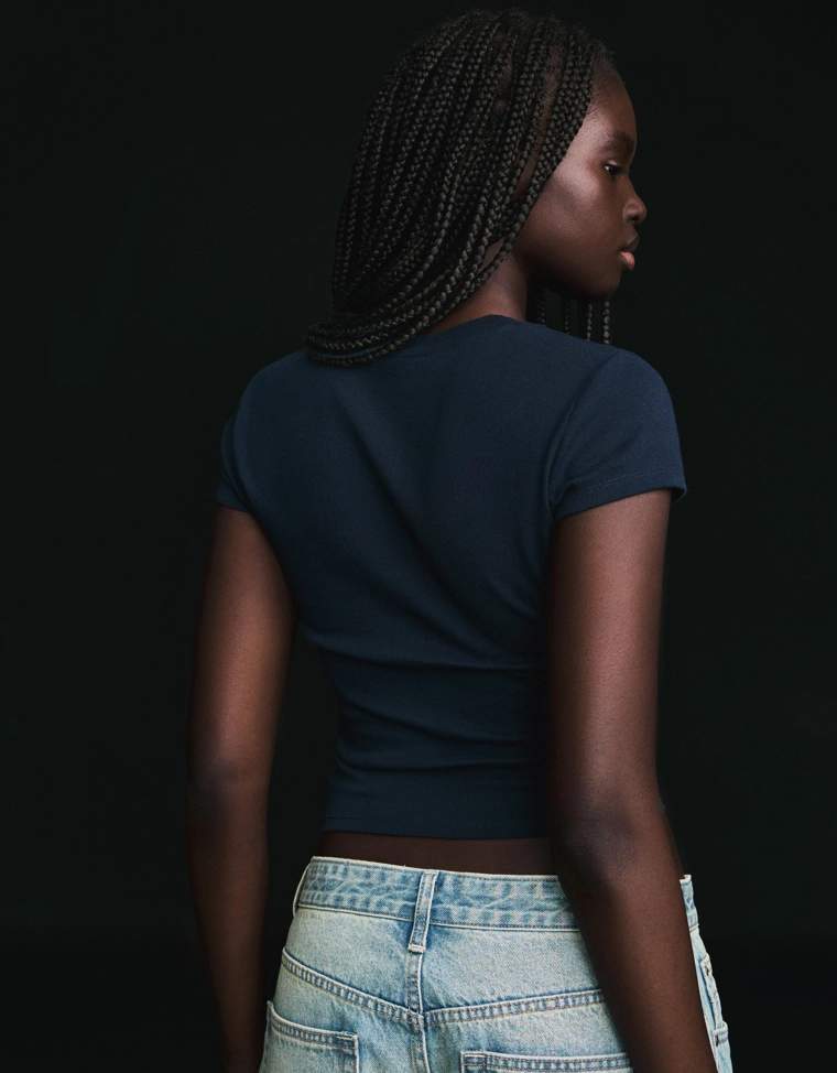 Футболка с короткими рукавами и круглым вырезом