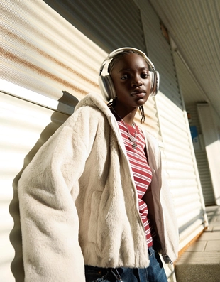 Куртка из искусственного меха с капюшоном- Заказать в России