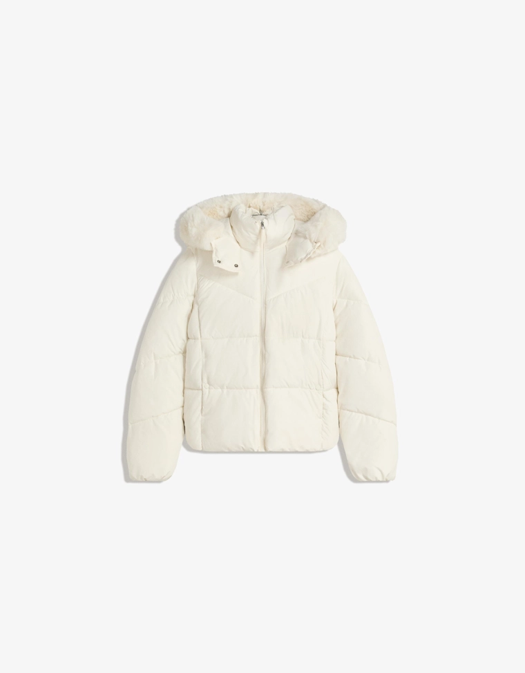 Пуховик из водоотталкивающей ткани с капюшоном и мехом