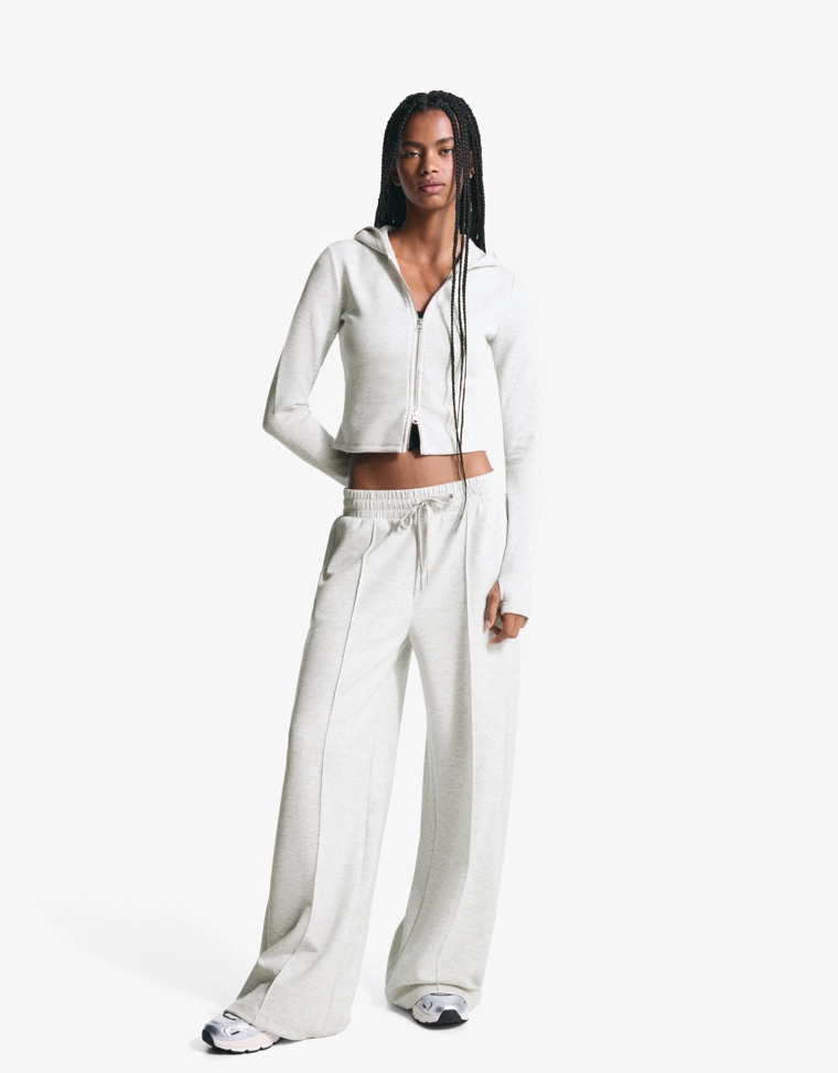 Худи из мягкого модала на молнии с капюшоном