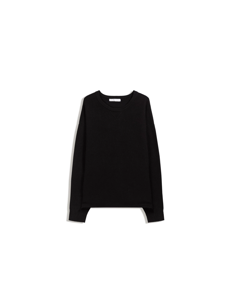 Свитер с круглым вырезом