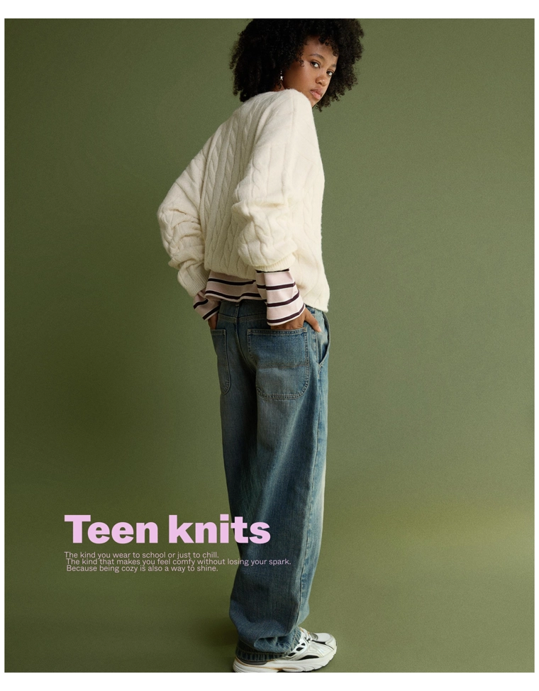 Свитер с узором косы