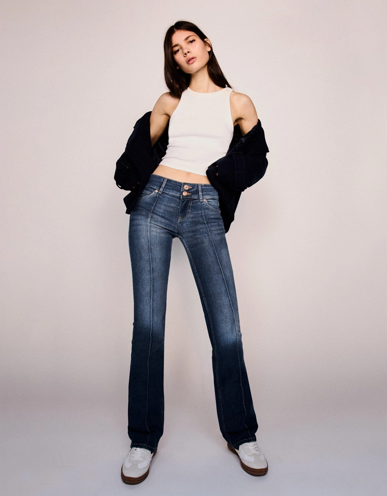 Джинсы bootcut с низкой посадкой