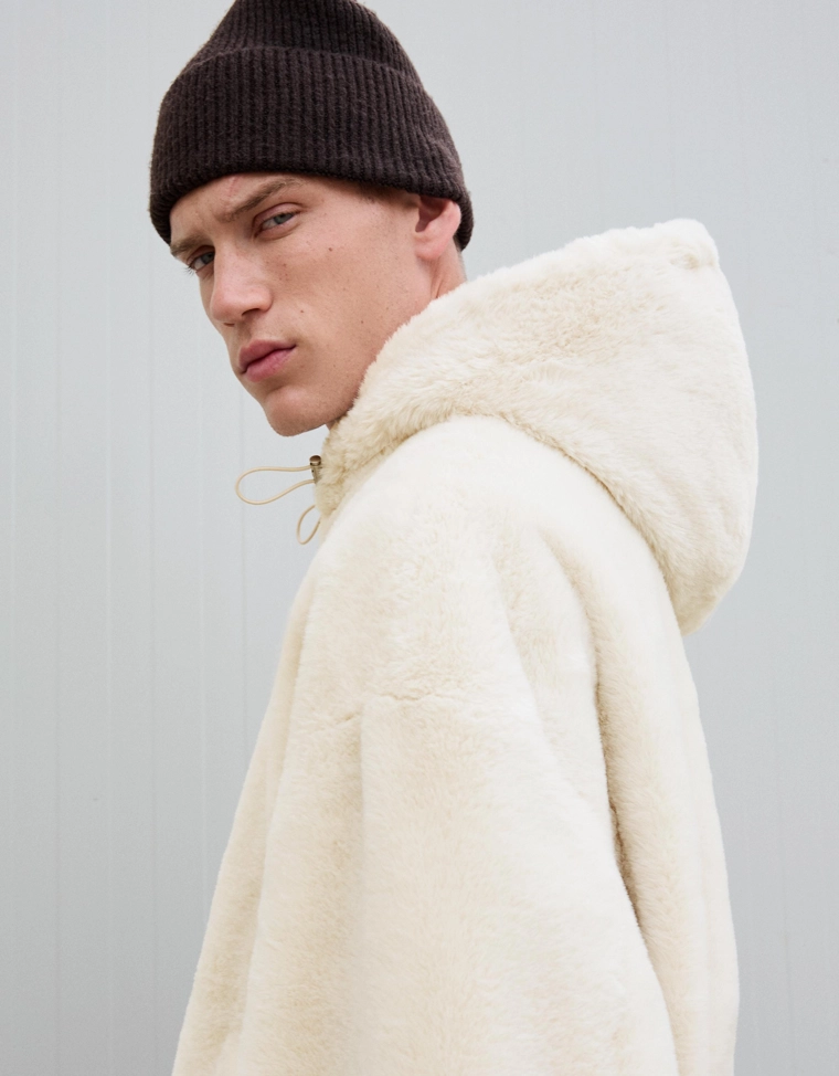 Куртка с капюшоном из искусственного меха