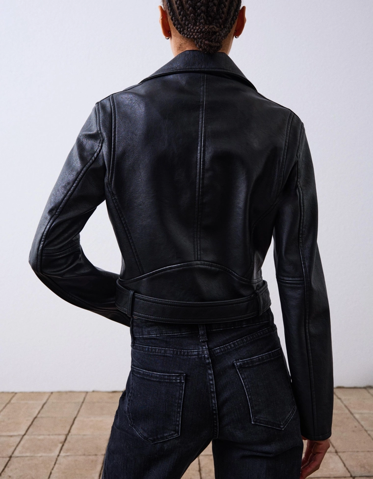 Куртка в байкерском стиле из искусственной кожи