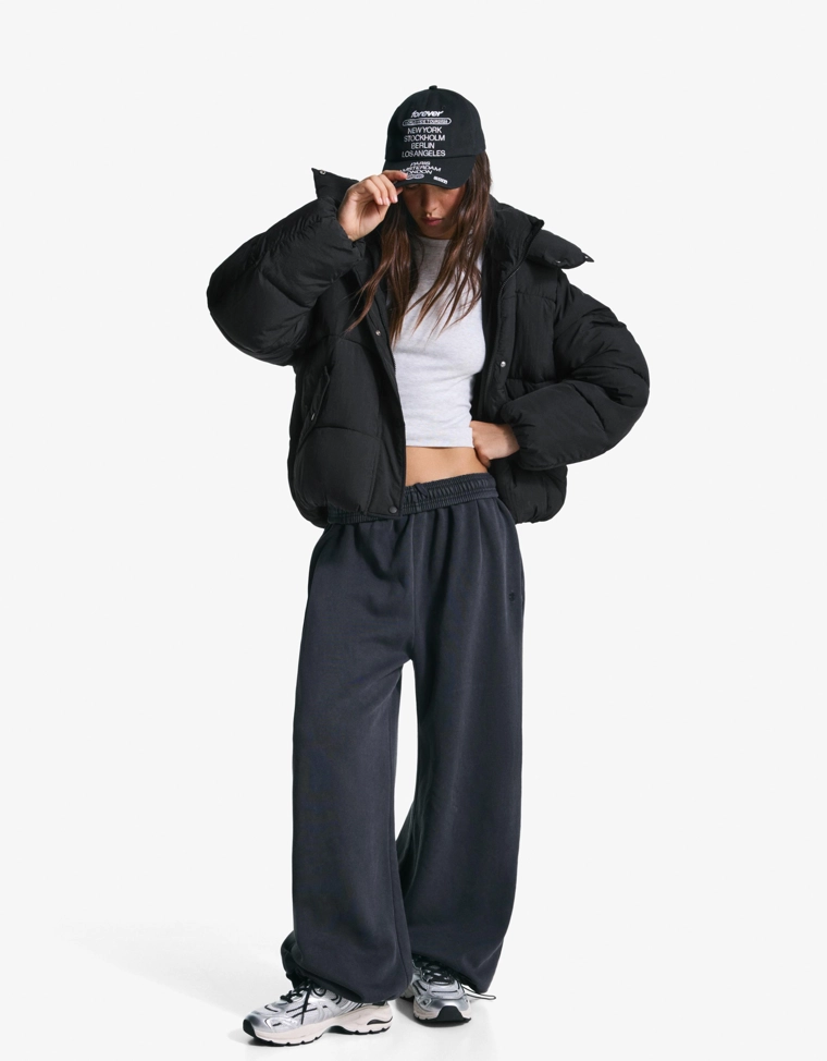 Пуховик из водоотталкивающей ткани и с теплоизоляцией