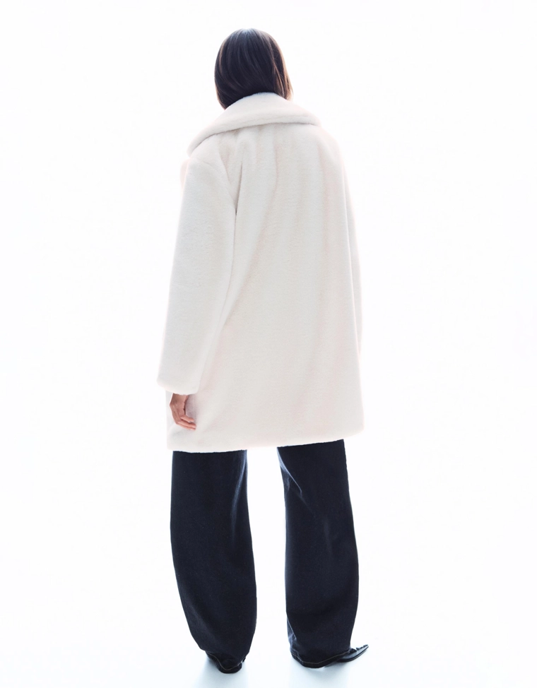 Пальто из искусственного меха