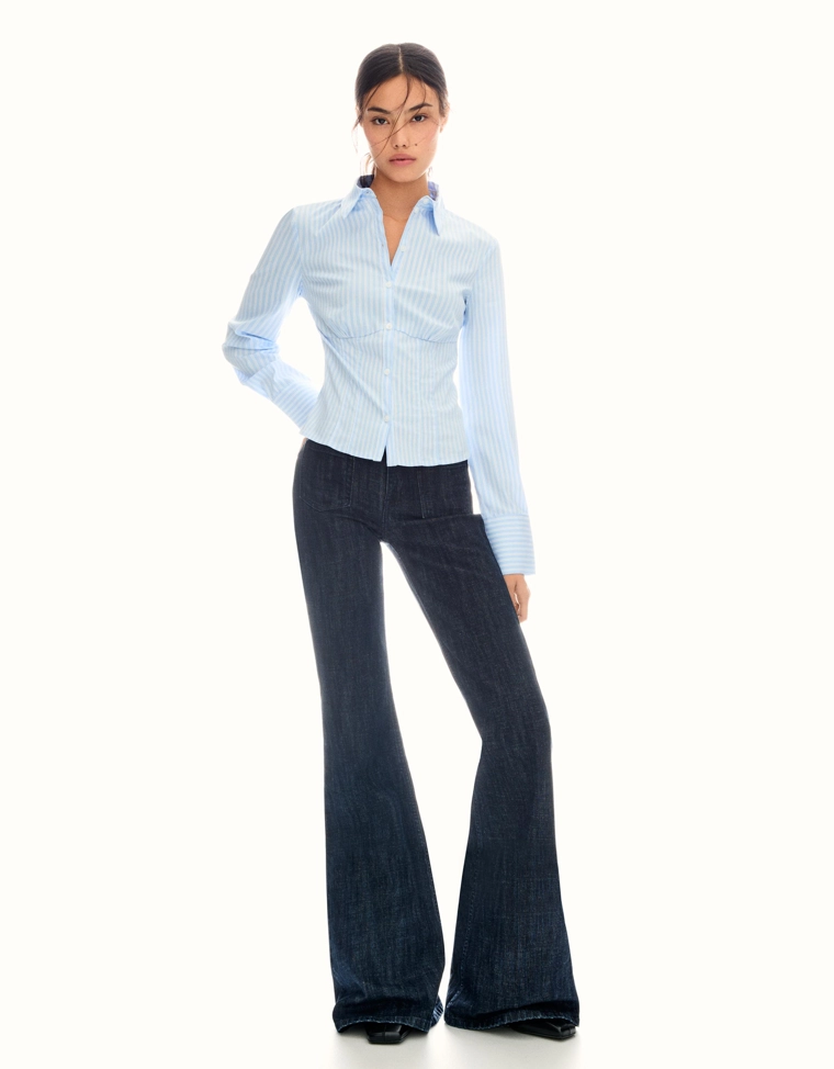 Приталенная рубашка с защипами