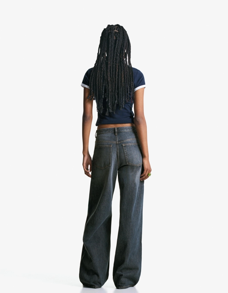 Джинсы с широкими штанинами и поясом на запахе