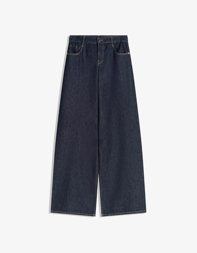 Джинсы с широкими штанинами и низкой посадкой