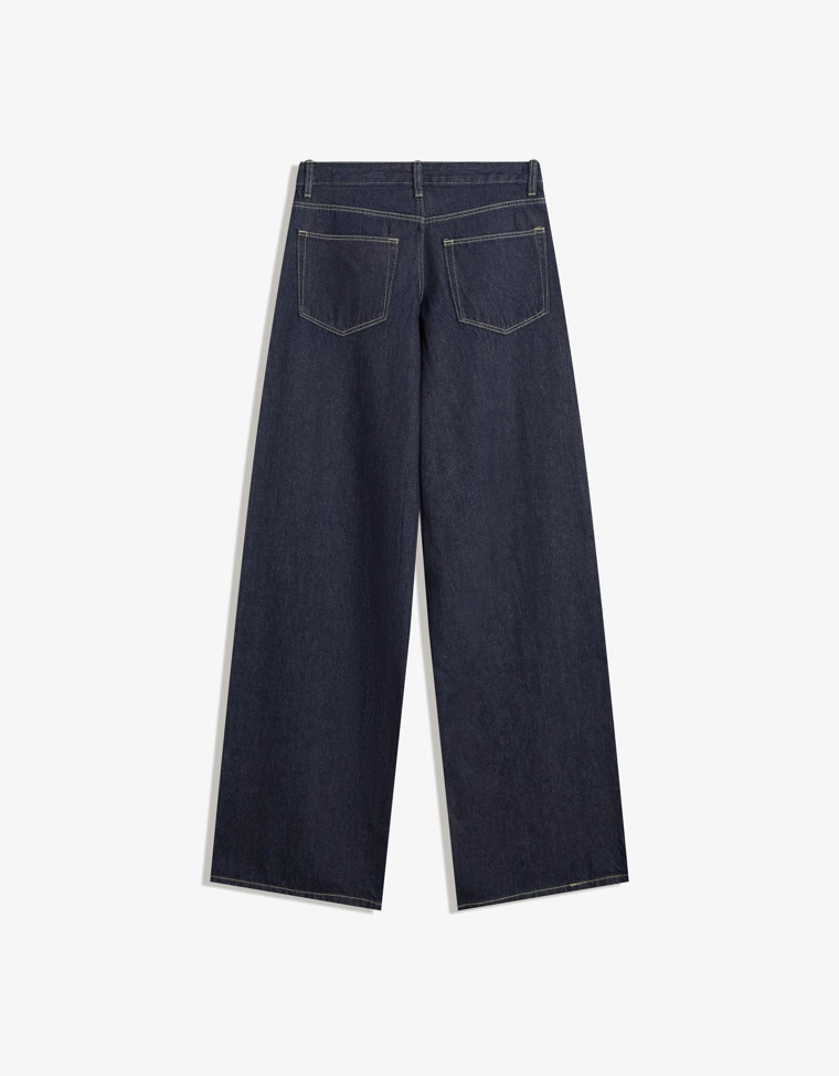 Джинсы с широкими штанинами и низкой посадкой