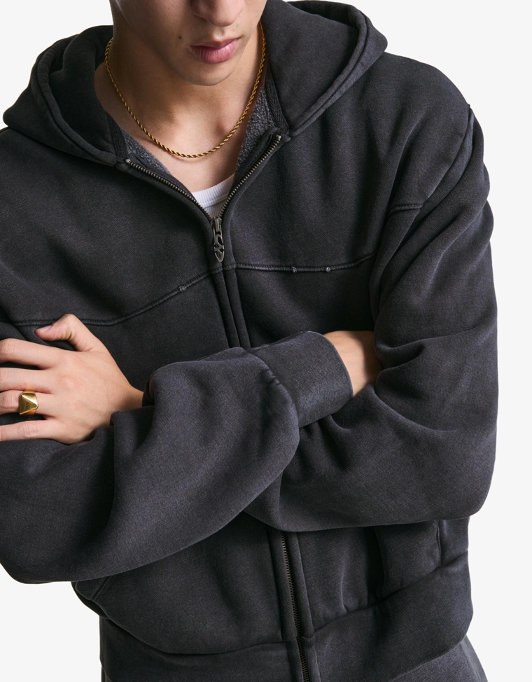 Укороченная толстовка геометрического кроя с застежкой-молнией