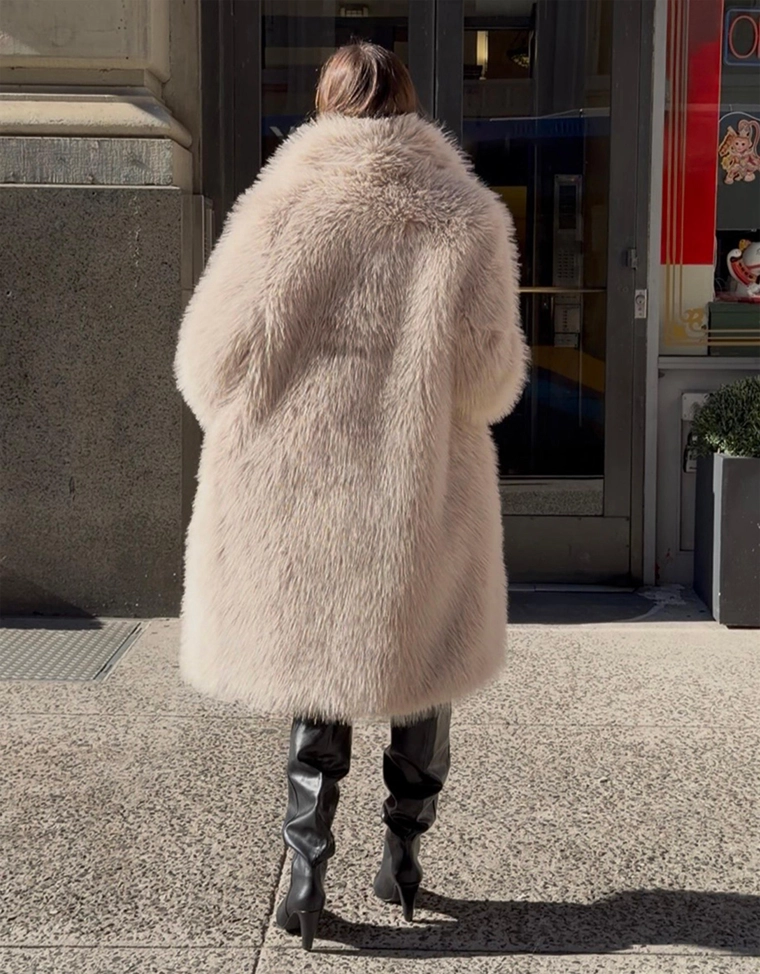 Длинное пальто из искусственного меха
