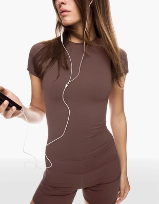 Футболка из быстросохнущей и дышащей ткани- Заказать в России