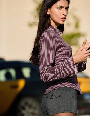 Рубашка облегающего кроя с расклешенными рукавами- Заказать в России