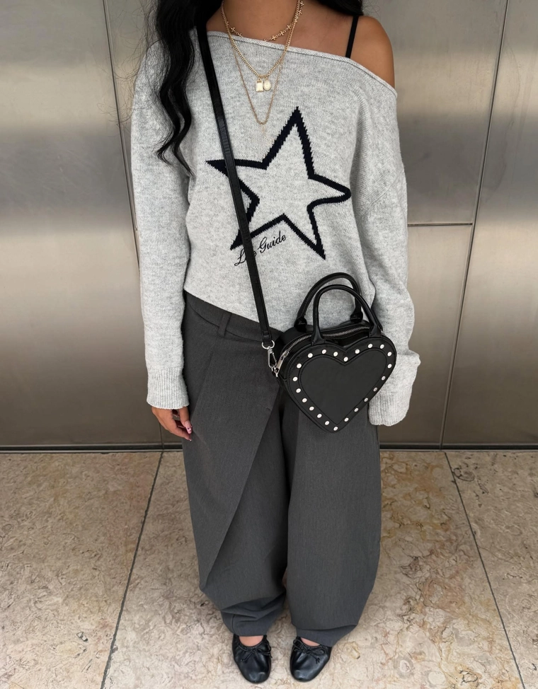 Свитер с вырезом «лодочка» и принтом