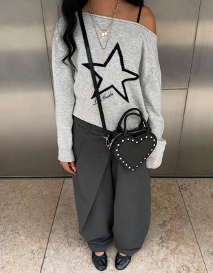 Свитер с вырезом «лодочка» и принтом- Заказать в России