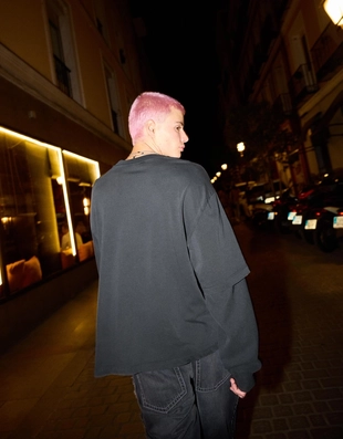 Grey | 8086/443/802 - Bershka Футболка с принтом и двойными рукавами