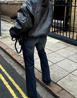 Расклешенные джинсы свободного кроя- Заказать в России