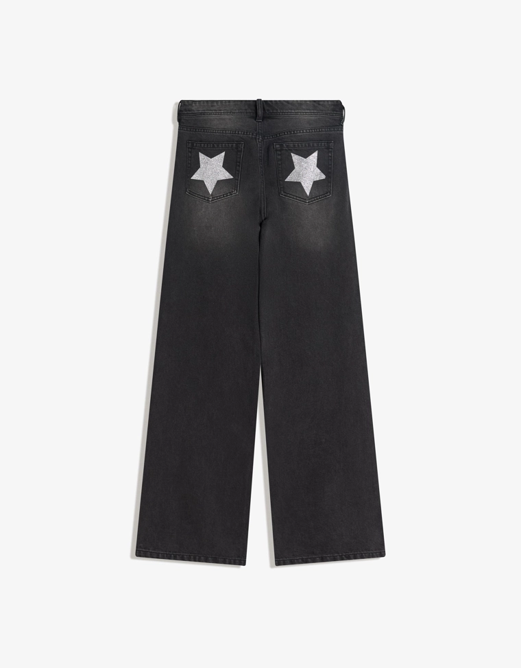 Джинсы свободного кроя с заклепками, карманами и звездами