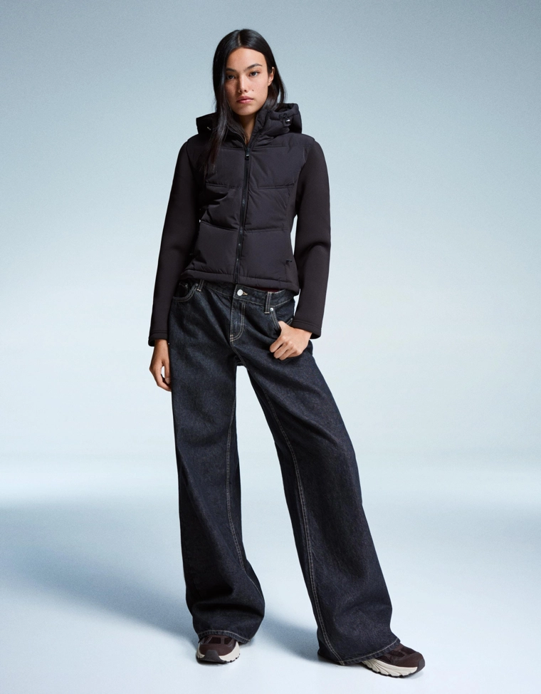 Комбинированная стеганая куртка из плотной синтетической ткани