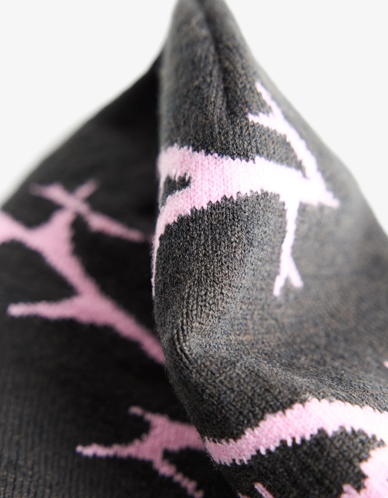 Шапка в скейтерском стиле