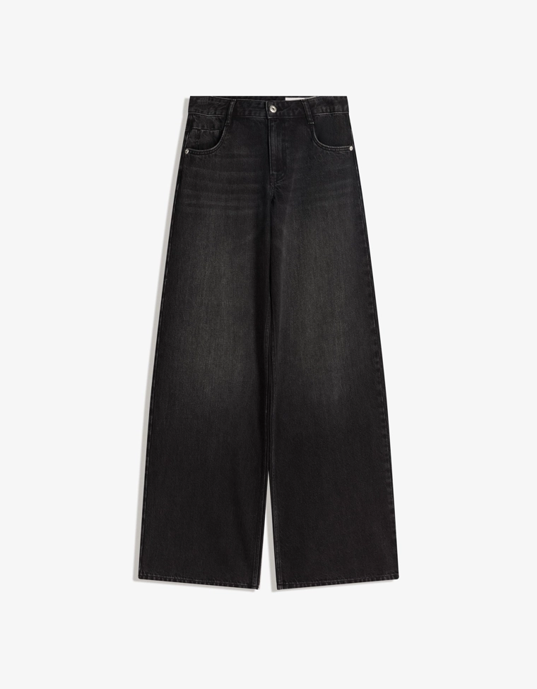 Джинсы с широкими штанинами и низкой посадкой