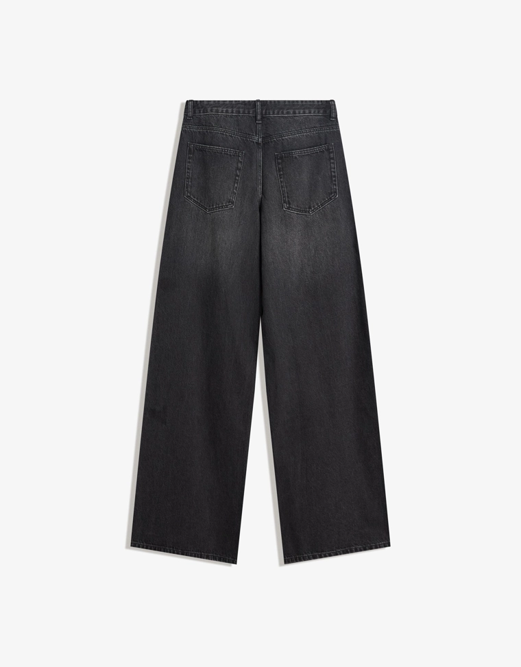 Джинсы с широкими штанинами и низкой посадкой