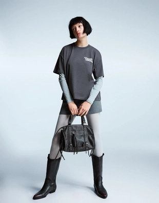 Футболка оверсайз с короткими рукавами и принтом- Заказать в России